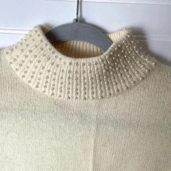 Hastings & Smith  NWT Cream Lambswool & Angora Blend Sweater soft size medium - Picture 3 of 10